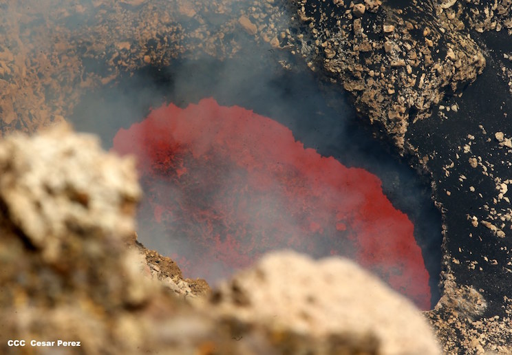Volc&aacute;n Masaya, Lago de Lava